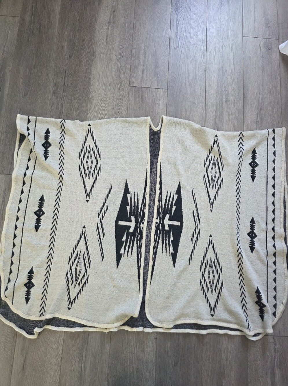 Aztec Wrap - Cream & Black - One Size